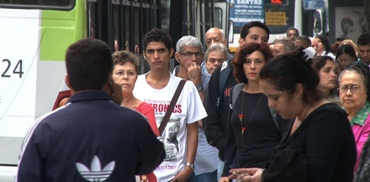 Desvalorização profissional promove emigração de latino-americanos qualificados, alerta Banco Mundial