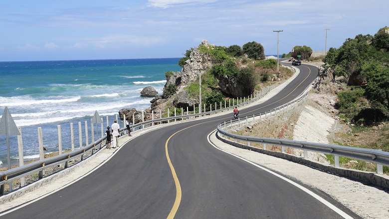 Nueva carretera pavimentada que une Cap Haitien con la localidad de Labadie