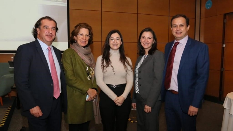 David Tinel, Gerente Regional para el Cono Sur de la Corporación Financiera Internacional; Marianne Fay, Directora del Banco 