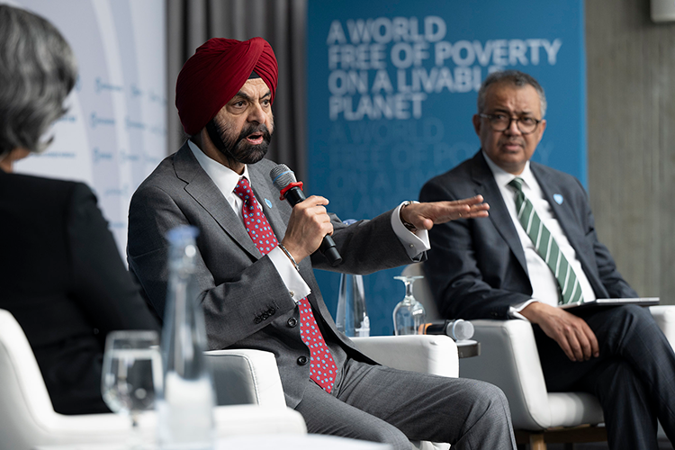 Ajay Banga, presidente del Grupo Banco Mundial, y Dr. Akinwumi A. Adesina, presidente del Grupo del Banco Africano de Desarrollo.